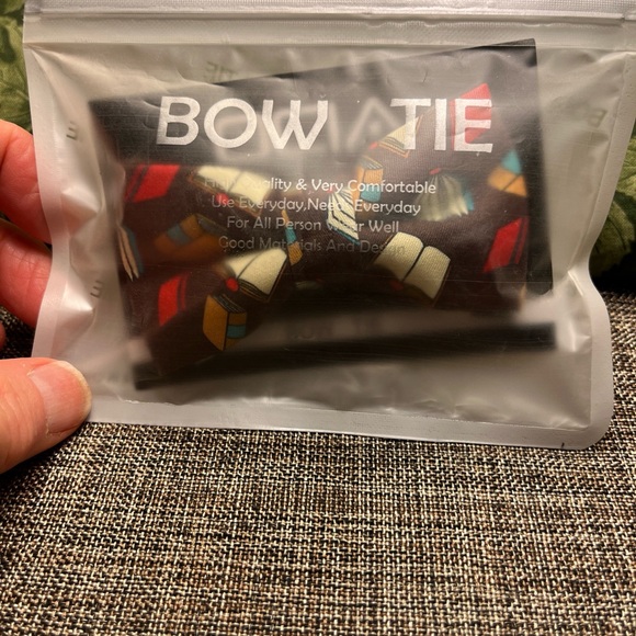 75-PTT NWT OCIA Handmade Toddlers Brown With Books Bow Tie O/S High Quality - Picture 7 of 7